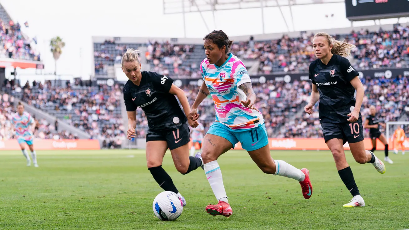 Gia Corley agrees to a new deal with the Wave