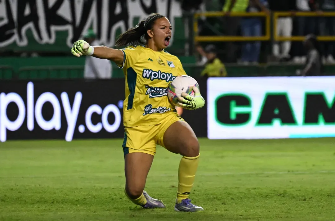 Luisa Agudelo signs with the Wave