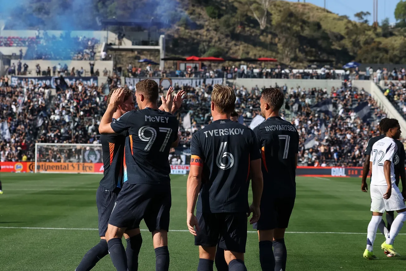 Gallery: SDFC vs RSL